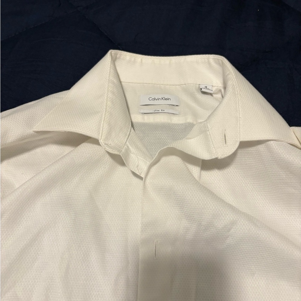 Calvin Klein men’s dress shirt. 16 neck 32/33 slim fit